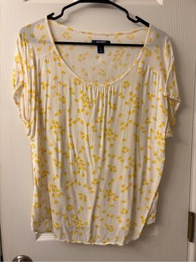 Old Navy Cream Scoop Neck Short Sleeve Top with Yellow Floral Print